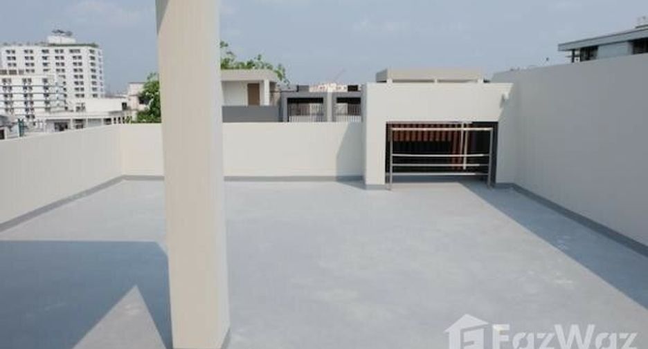 For sale 3 bedrooms house in Watthana, Bangkok
