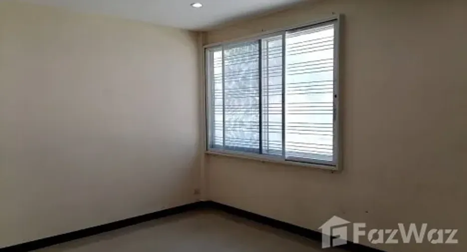 For sale 2 bedrooms townhouse in Bang Na, Bangkok