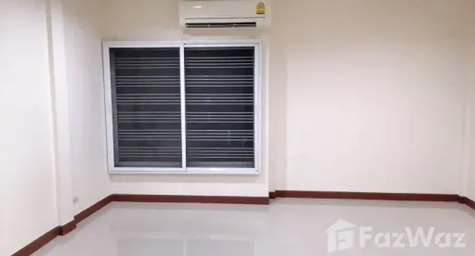 For sale 2 bedrooms townhouse in Bang Na, Bangkok