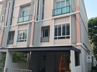 For sale 3 ベッドルーム townhouse in Suan Luang, Bangkok