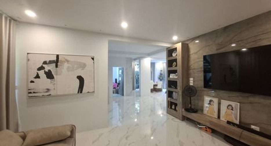 For sale 5 bedrooms house in Bang Bua Thong, Nonthaburi