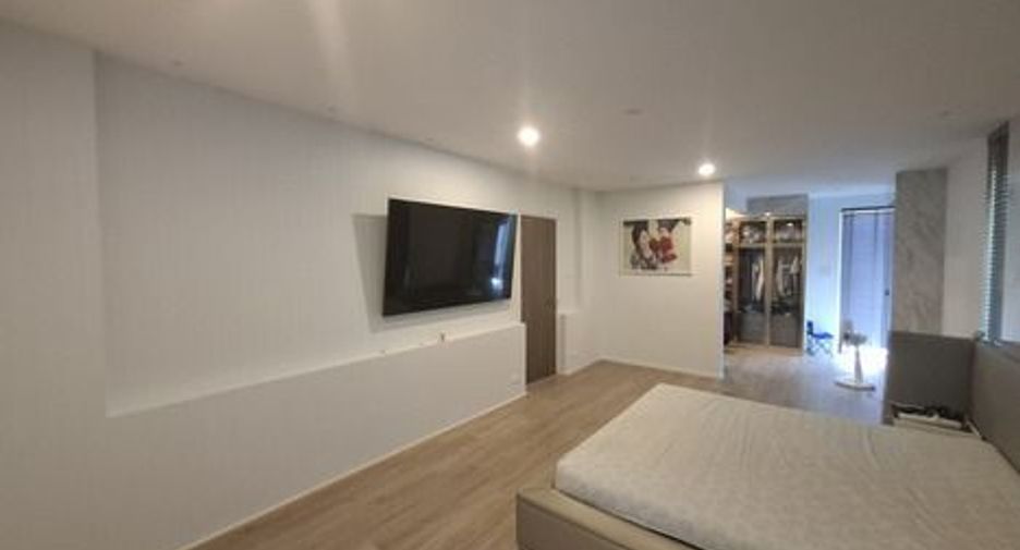 For sale 5 bedrooms house in Bang Bua Thong, Nonthaburi