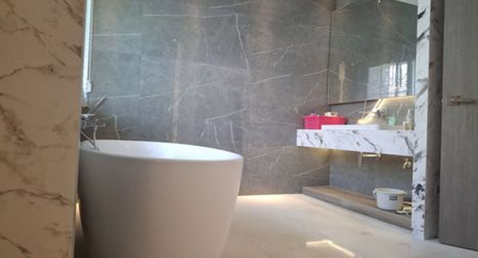 For sale 5 bedrooms house in Bang Bua Thong, Nonthaburi