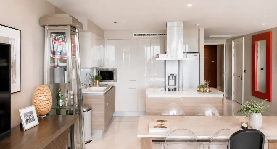 For sale 2 bedrooms condo in Phaya Thai, Bangkok