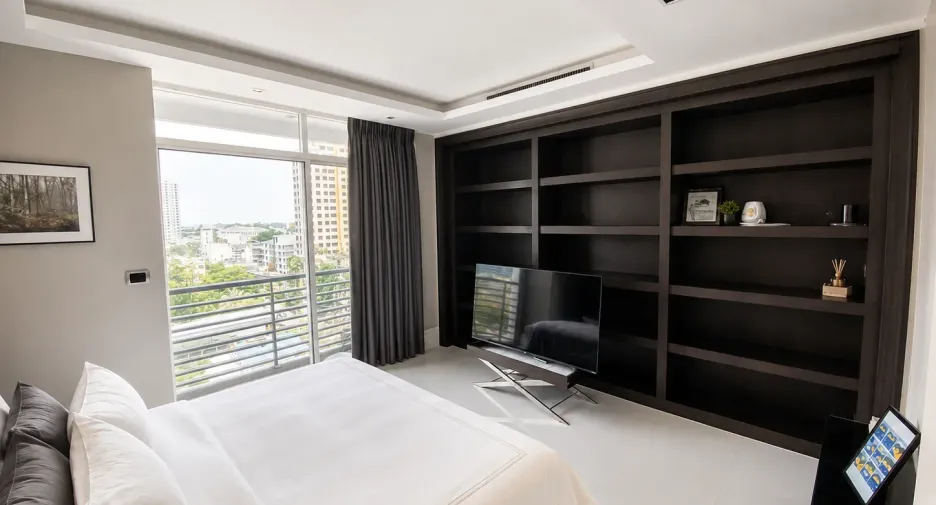 For sale 2 bedrooms condo in Phaya Thai, Bangkok