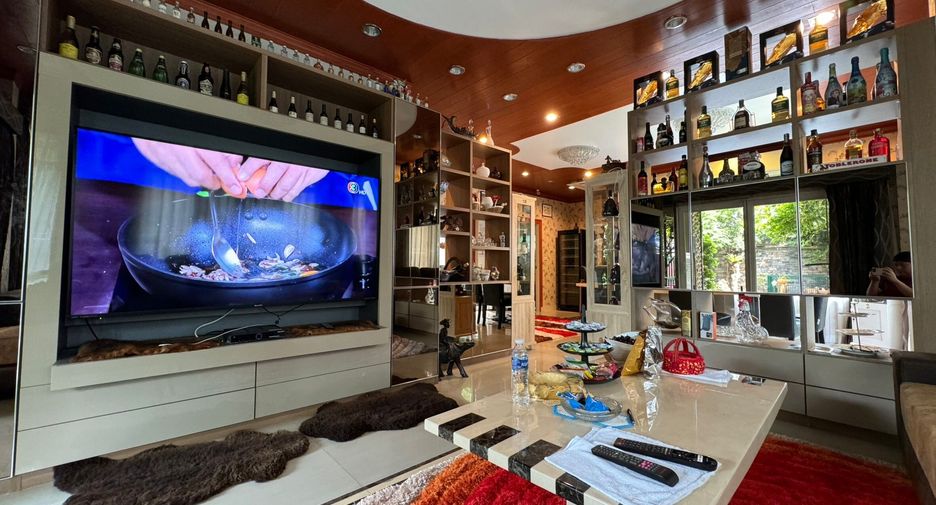 For sale 3 bedrooms house in Khlong Sam Wa, Bangkok