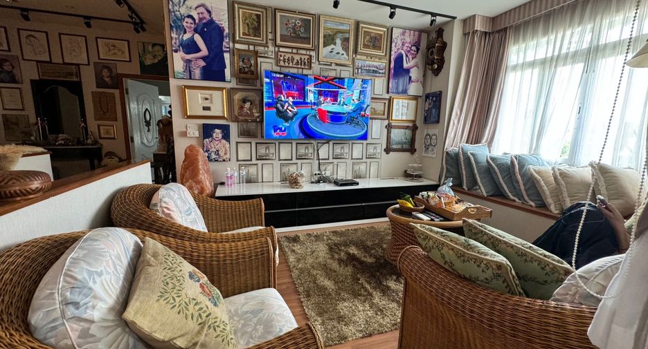 For sale 3 bedrooms house in Khlong Sam Wa, Bangkok