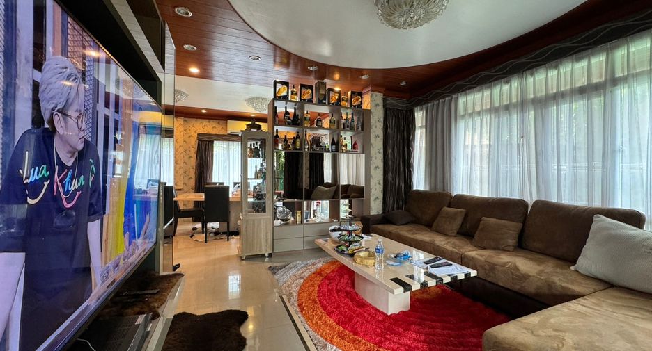 For sale 3 bedrooms house in Khlong Sam Wa, Bangkok