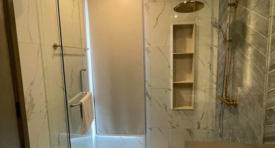 For sale 3 bedrooms condo in Khlong Toei, Bangkok