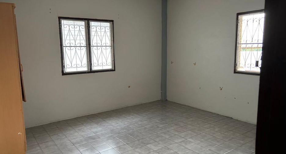 For sale 3 bedrooms house in Mueang Sisaket, Sisaket