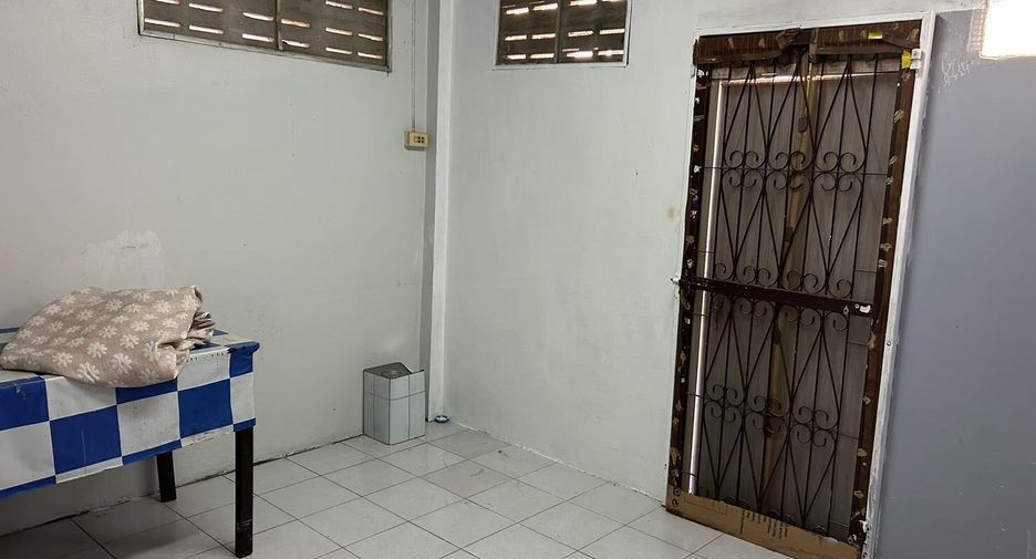 For sale 3 bedrooms house in Mueang Sisaket, Sisaket