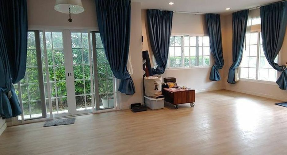 For sale 3 bedrooms house in Khlong Sam Wa, Bangkok