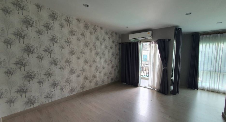 Casa adosada en venta de 3 habitaciones en Khlong Sam Wa, Bangkok