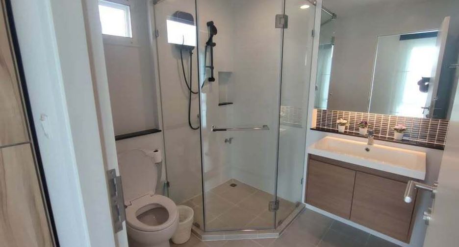 For sale 4 bedrooms house in Khlong Sam Wa, Bangkok