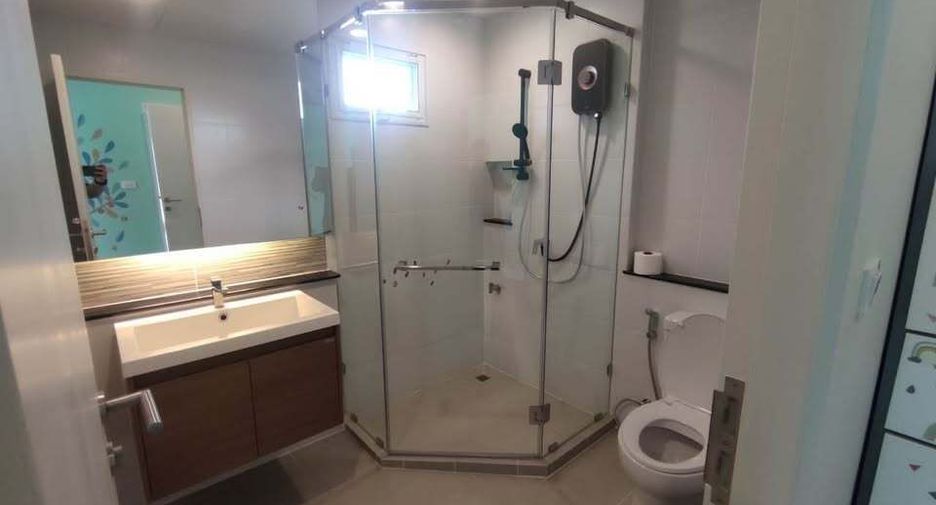 For sale 4 bedrooms house in Khlong Sam Wa, Bangkok