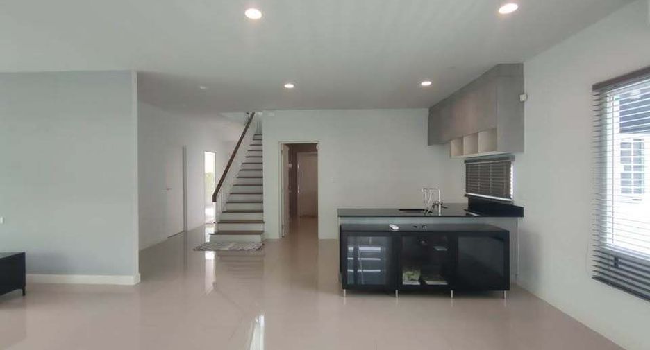 For sale 4 bedrooms house in Khlong Sam Wa, Bangkok