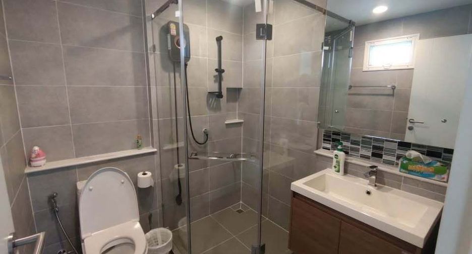 For sale 4 bedrooms house in Khlong Sam Wa, Bangkok