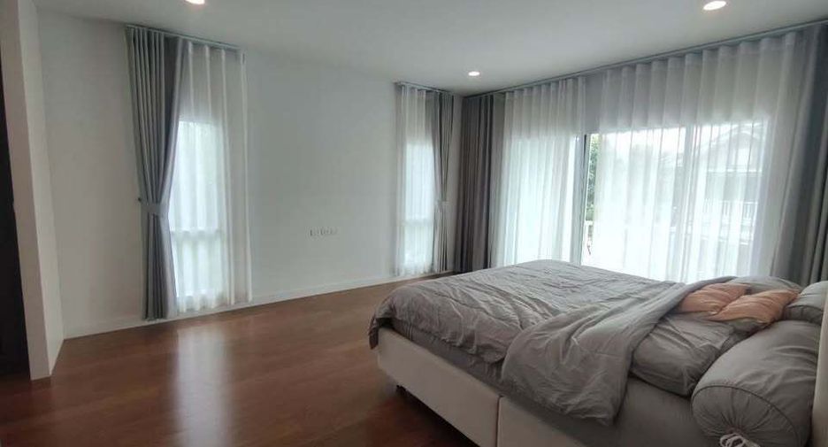For sale 4 bedrooms house in Khlong Sam Wa, Bangkok