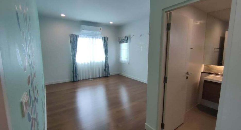 For sale 4 bedrooms house in Khlong Sam Wa, Bangkok