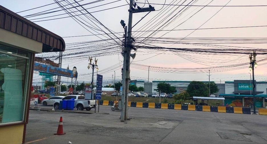 Gewerbefläche zum Kauf mit 3 Zimmer in Ban Bueng, Chonburi
