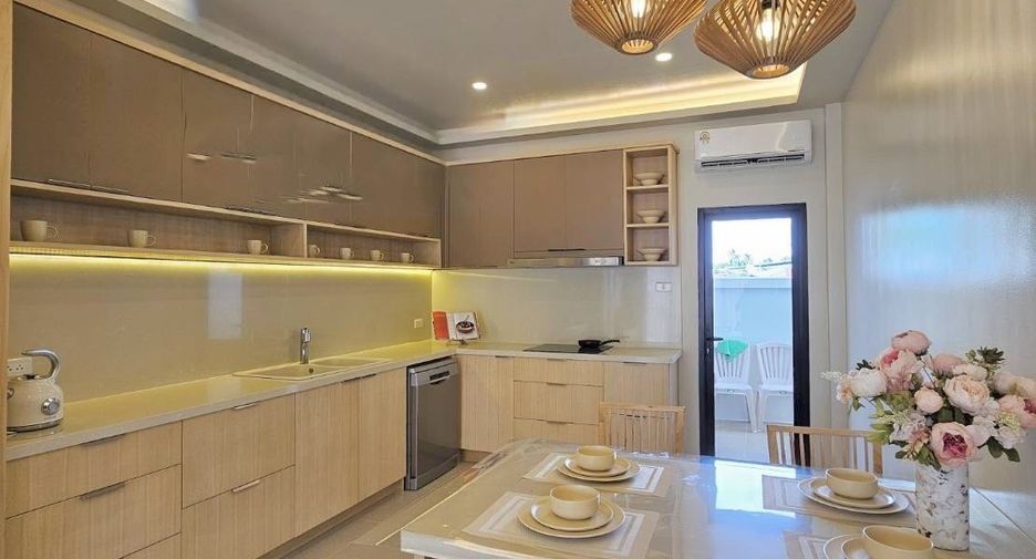À louer 3 chambres villa à Mueang Phuket, Phuket