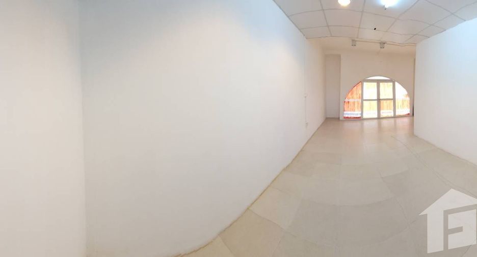 Local comercial en venta de 3 habitaciones en Ban Chang, Rayong