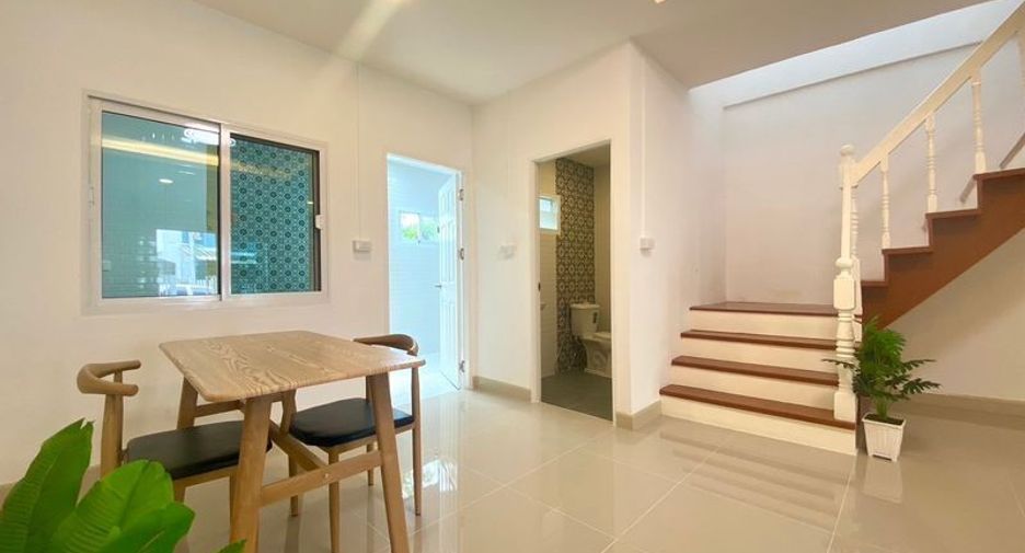 À vendre 2 chambres maison de ville à Thanyaburi, Pathum Thani