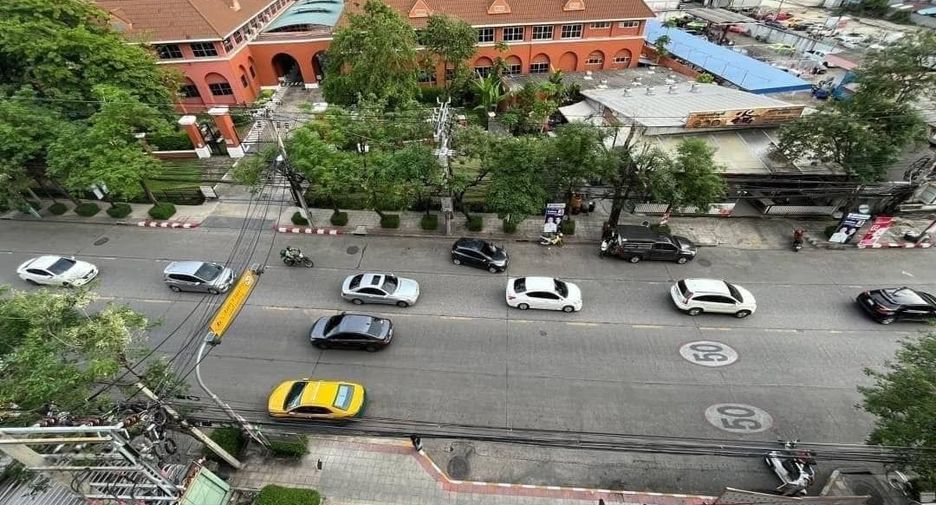 For sale 1 bed condo in Huai Khwang, Bangkok