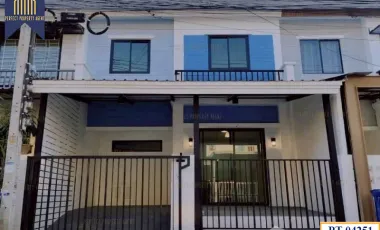 Casa adosada en venta de 3 habitaciones en Bang Yai, Nonthaburi