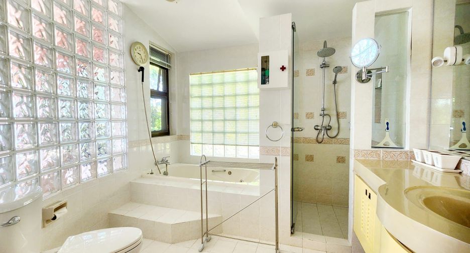 Haus zum Kauf mit 5 Zimmer in Mueang Phuket, Phuket