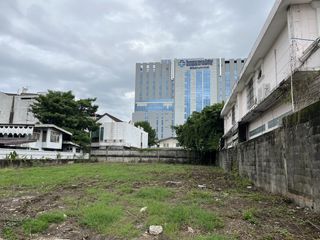 出售 土地 在 Phra Khanong, 曼谷