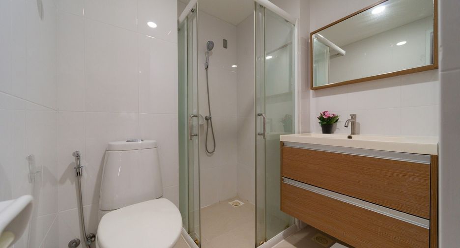 For sale 1 bed condo in Phra Khanong, Bangkok