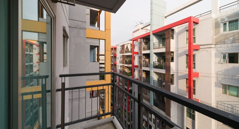 For sale 1 bed condo in Phra Khanong, Bangkok