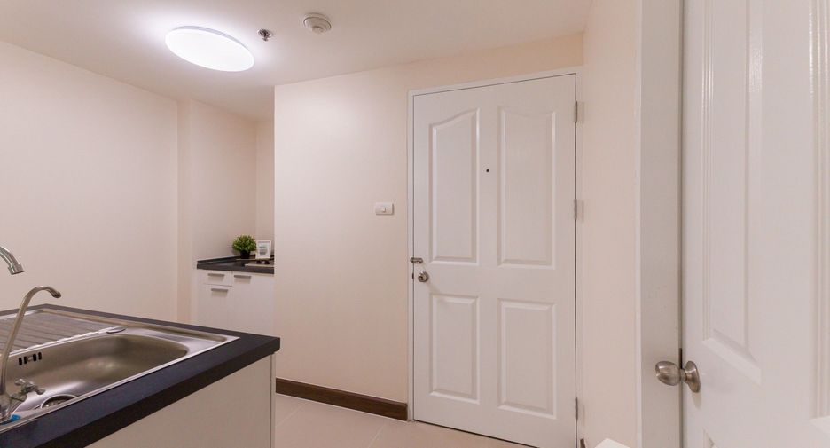 For sale 1 bed condo in Phra Khanong, Bangkok