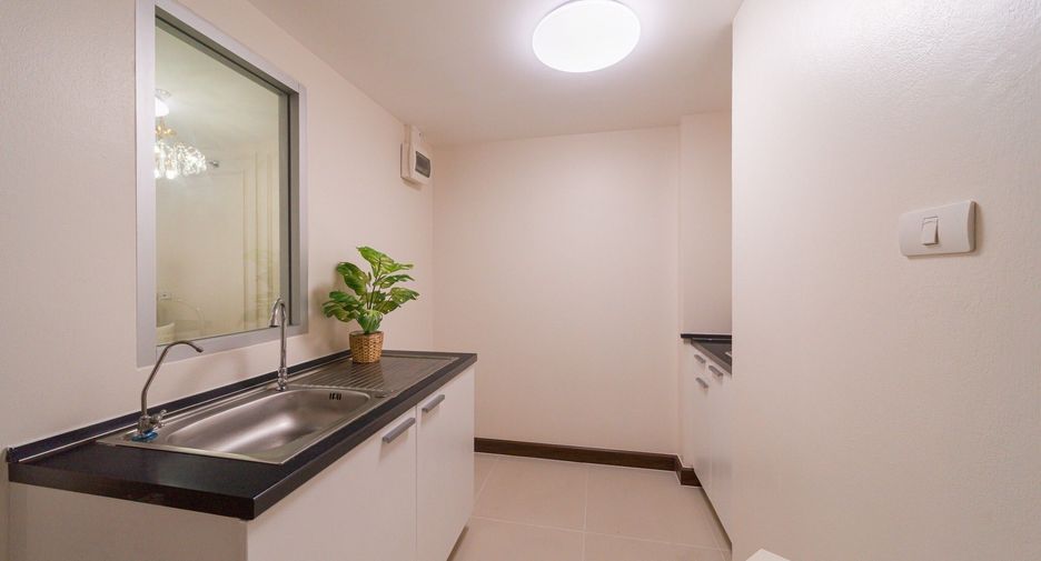 For sale 1 bed condo in Phra Khanong, Bangkok