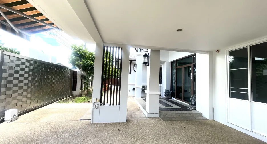 For sale 3 bedrooms villa in Thalang, Phuket