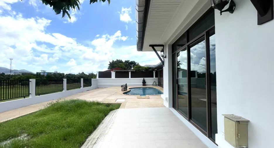 For sale 3 bedrooms villa in Thalang, Phuket