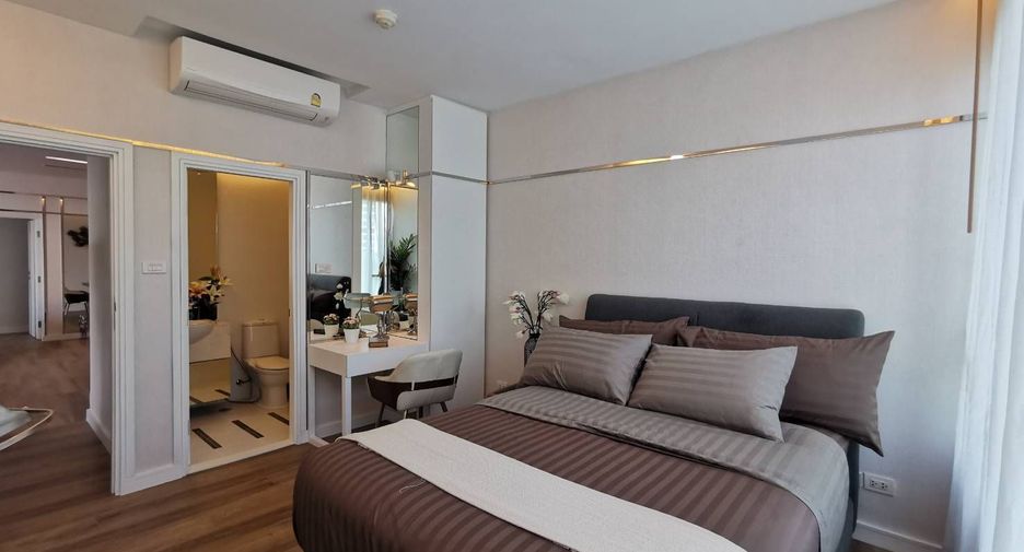 For sale 3 bedrooms condo in Khlong Toei, Bangkok