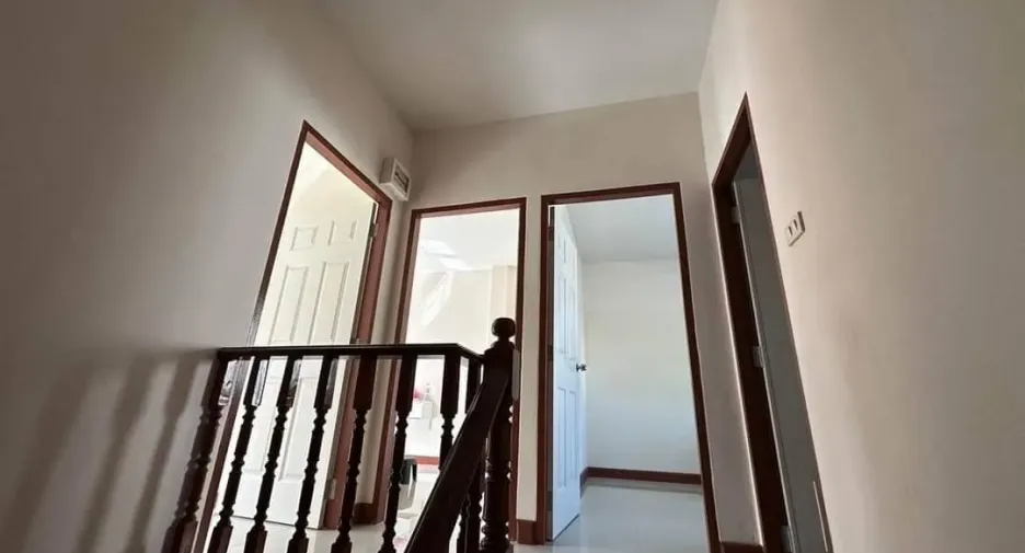 出售 和 出租 3 卧室 联排别墅 在 Krathum Baen, Samut Sakhon