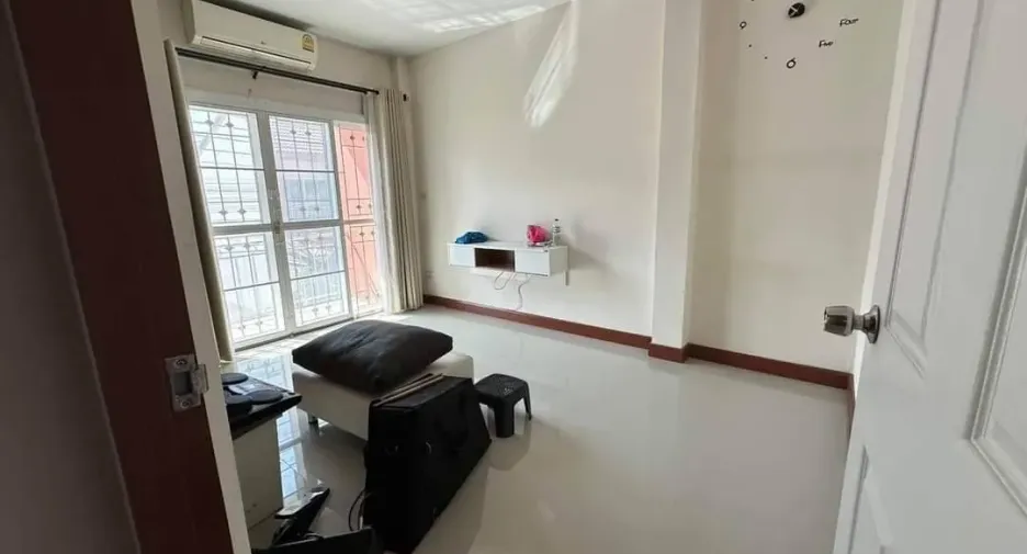 出售 和 出租 3 卧室 联排别墅 在 Krathum Baen, Samut Sakhon