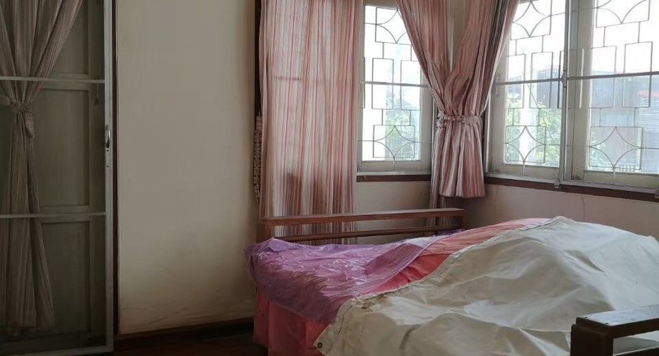 For sale 4 ベッドルーム house in Sawankhalok, Sukhothai