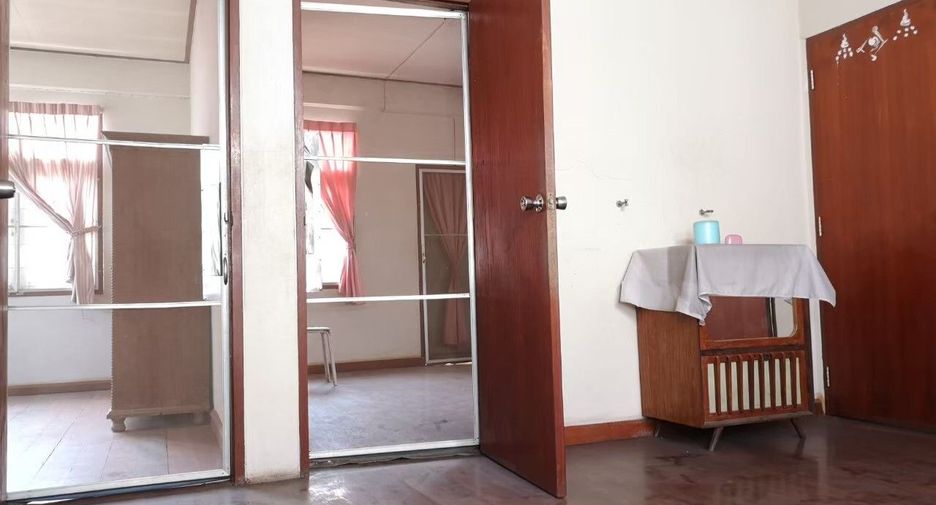 For sale 4 ベッドルーム house in Sawankhalok, Sukhothai