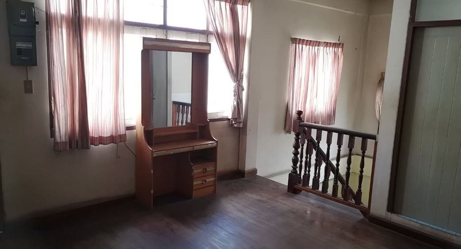 For sale 4 ベッドルーム house in Sawankhalok, Sukhothai
