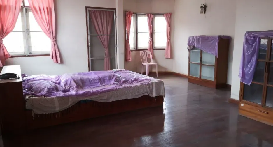 For sale 4 bedrooms house in Sawankhalok, Sukhothai