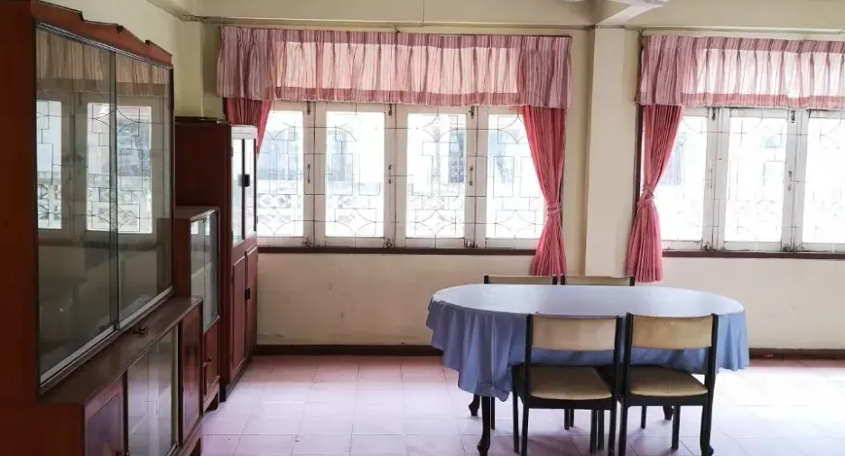 For sale 4 bedrooms house in Sawankhalok, Sukhothai