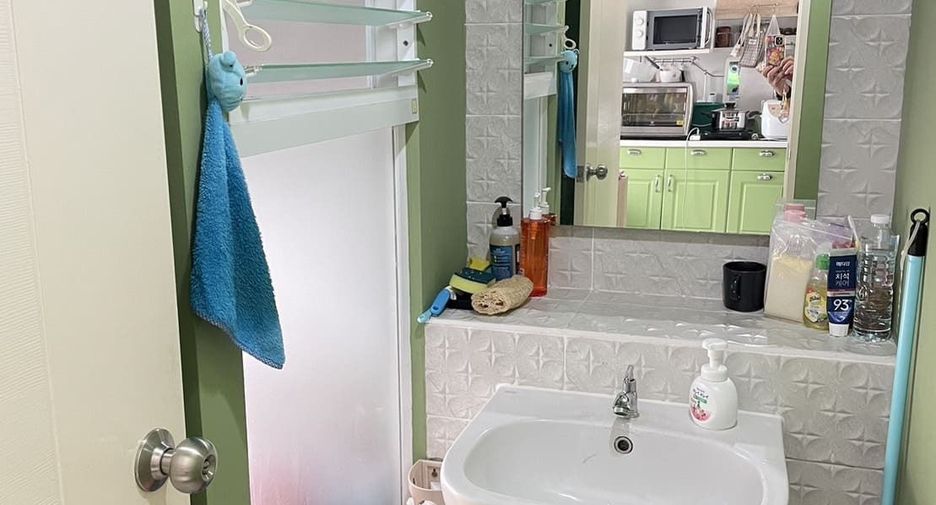 For sale 2 bedrooms townhouse in Phra Samut Chedi, Samut Prakan