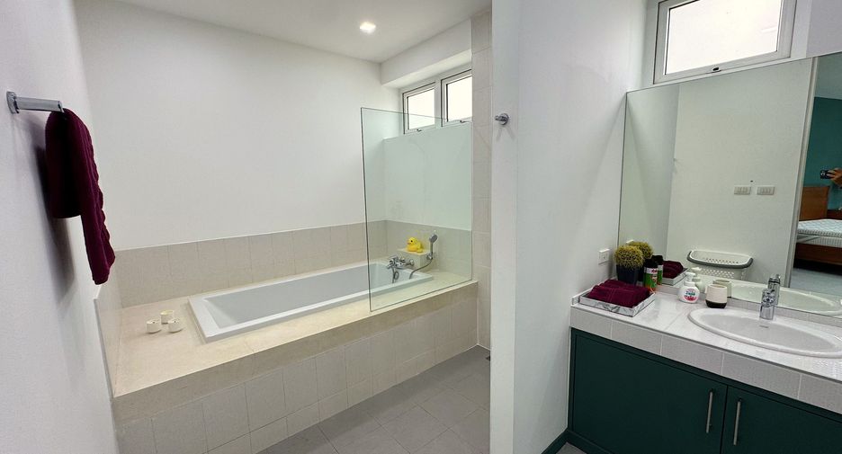 For rent 5 bedrooms villa in Mueang Phuket, Phuket