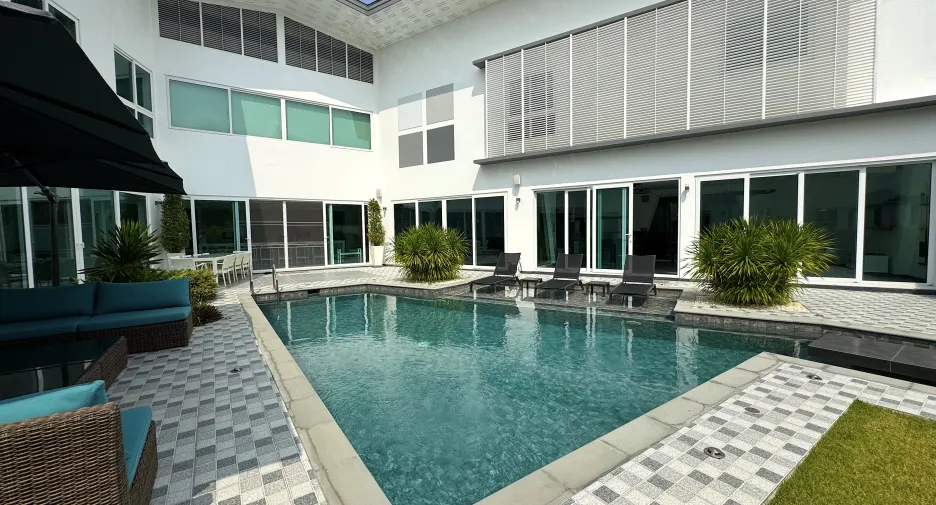 For rent 5 bedrooms villa in Mueang Phuket, Phuket