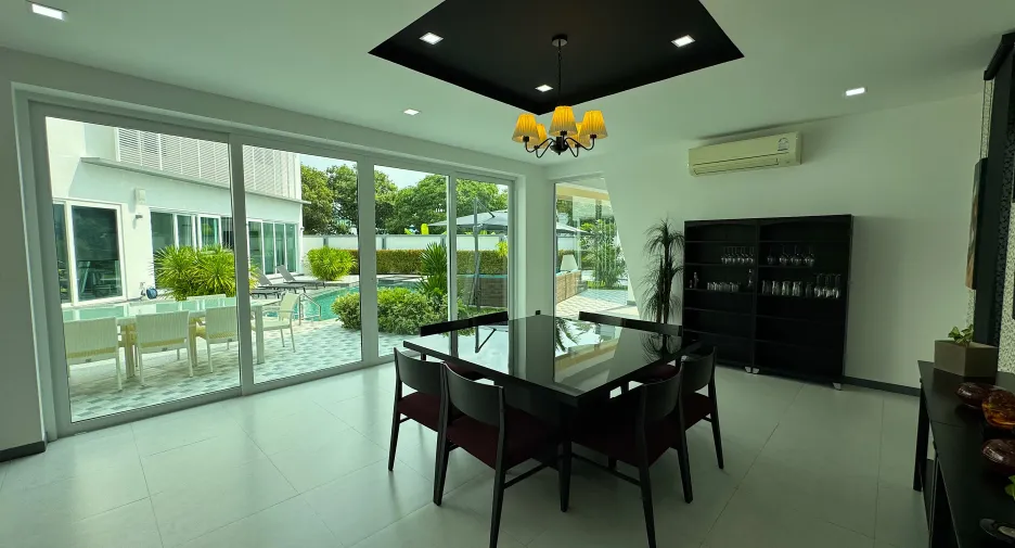 For rent 5 bedrooms villa in Mueang Phuket, Phuket