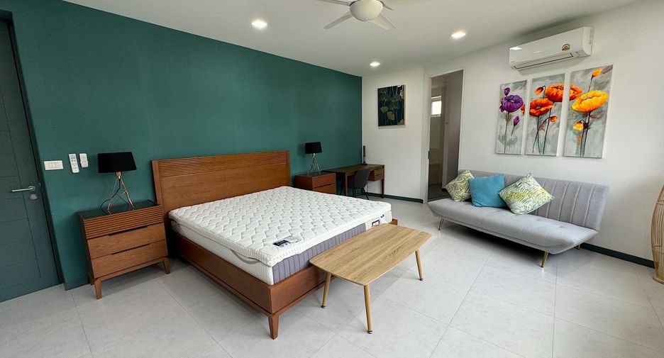 For rent 5 bedrooms villa in Mueang Phuket, Phuket